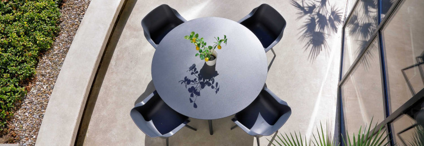 grijze ronde tuintafel