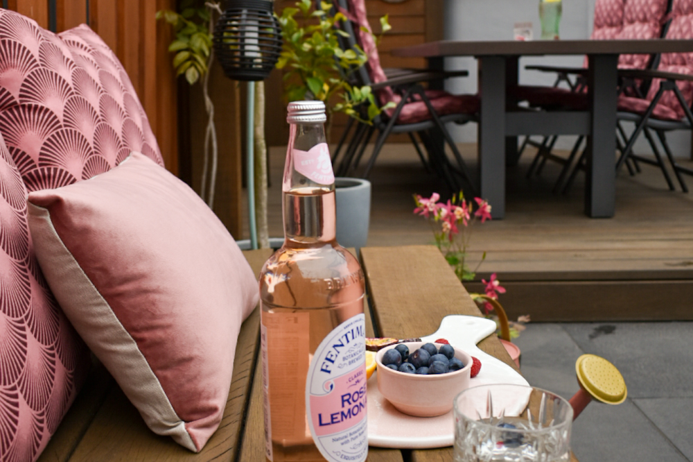 tuin met houten vlonder styling