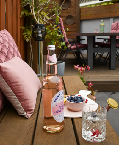 tuin met houten vlonder styling
