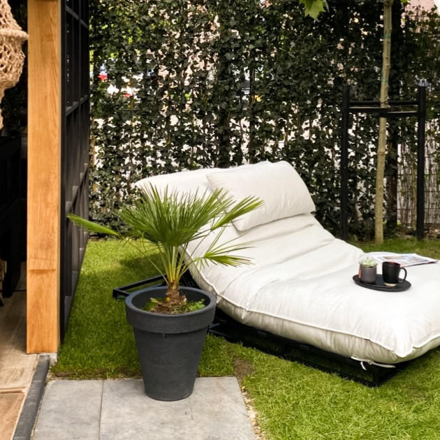 zwarte veranda met tuin